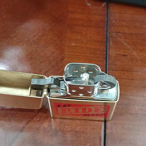 Unfired 2004 Vintage Marlboro Eat Ride Sleep Zippo Cigarette Lighter in Box - Picture 7 of 8